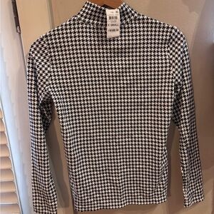 Karen Scott Black and White Turtleneck top